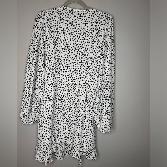 ASOS Design Dalmation Dot Mini Wrap Dress - Picture 4 of 5